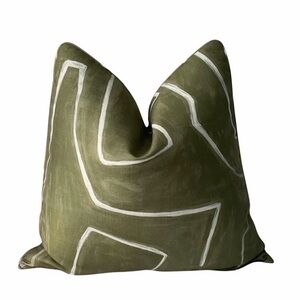 Schumacher| Kelly Wearstler Graﬃto Fern Pillow
Cover: Green and White Geometric